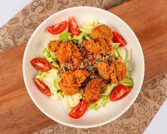 Çıtır Tavuklu Salata görseli
