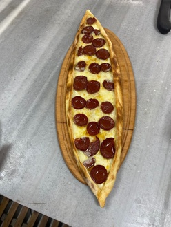Açık Sucuklu Kaşarlı Pide görseli