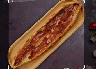 Açık Pastırmalı Kaşarlı Pide görseli