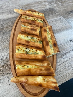 Kapalı Dört Peynirli Pide görseli