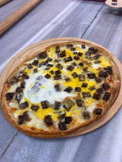 Kavurmalı Kaşarlı Pide (Yuvarlak) görseli