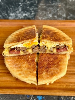 Bazlama Ekmek Arası Sucuklu Tost görseli