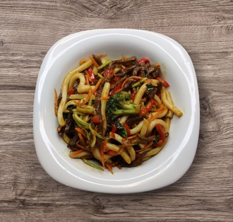 Etli Sebzeli Udon görseli