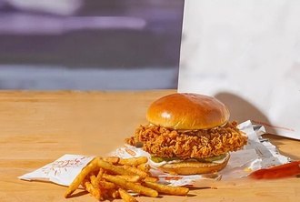 Kızarmış Tavuk Peri Peri Burger görseli