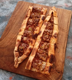 Kuşbaşılı Kaşarlı Pide görseli