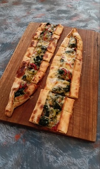 Klasik Sebzeli Pide görseli