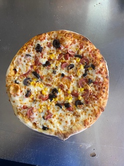 1 Alana 1 Bedava Dörtlü Pizza (Orta Boy + 1 Lt İçecek ) görseli
