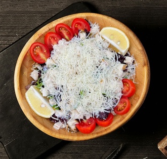 Tavuk Sezar Salata görseli