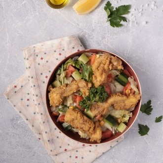 Çıtır Tavuklu Salata görseli