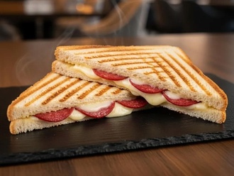 Sucuklu Tost görseli