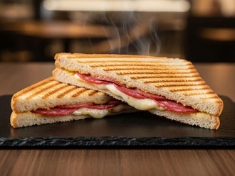 Salamlı Kaşarlı Tost görseli