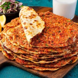 Lahmacun görseli