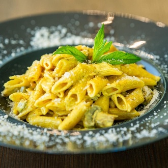 Köri Soslu Penne görseli