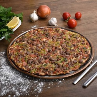 Kuşbaşılı Lahmacun görseli