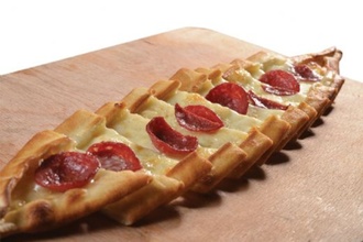 Kaşarlı Sucuklu Pide görseli