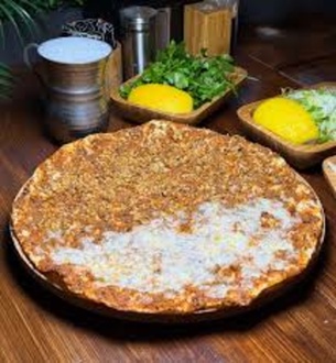Kaşarlı Lahmacun görseli
