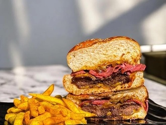 Relish Soslu Burger görseli