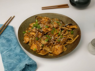 Kore Usulü Tavuklu Udon görseli