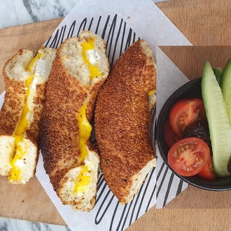 Üç Peynirli Simit Tost görseli
