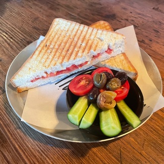 Kaşarlı Domatesli Tost görseli