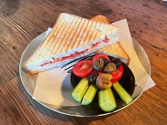 Kaşarlı Domatesli Tost görseli