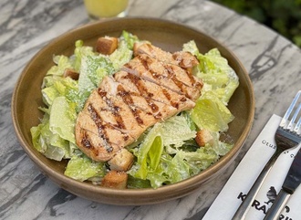 Tavuklu Sezar Salatası görseli
