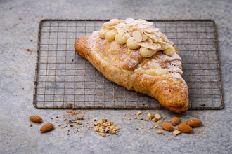 Badem Kremalı Kruvasan görseli