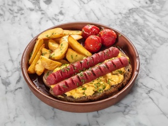 Ekmek Üstü Çırpılmış Yumurtalı Sosis Tabağı görseli