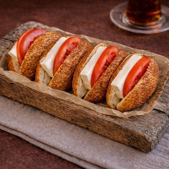 Beyaz Peynirli Simit görseli