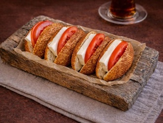 Beyaz Peynirli Simit görseli