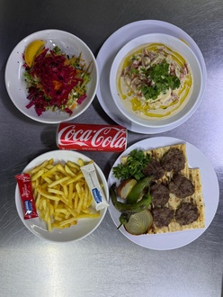 Köfte , Piyaz , Patates , Kola, Tatlı Menü görseli