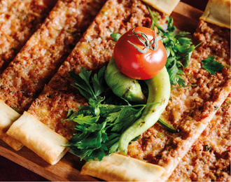 Kıymalı Kaşar Peynirli Pide görseli