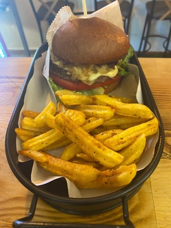 Karamelize Soğanlı Burger görseli