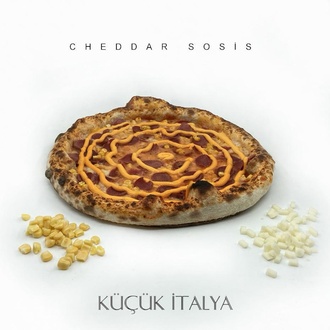 Cheddarlı Sosisli Pizza görseli