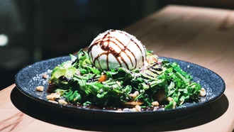 Burratalı Roka Salatası görseli