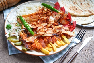 Pilav Üstü Tavuk Döner görseli