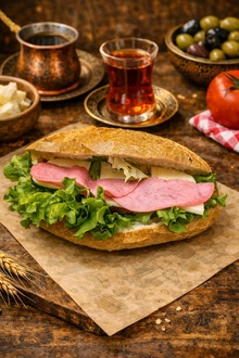 Kaşarlı Salamlı Soğuk Sandviç görseli