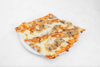 Açık Kavurmalı Kaşarlı Pide görseli