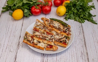 Kuşbaşı Kaşarlı Mantarlı Pide görseli