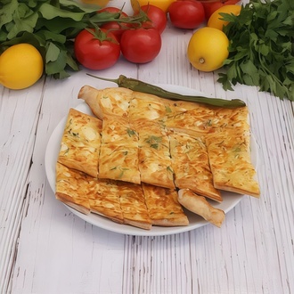 Lorlu Kaşarlı Yumurtalı Pide görseli