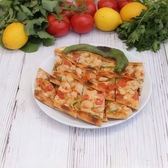 Tavuklu Kaşarlı Pide görseli