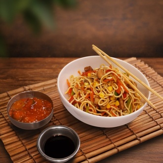 Sebzeli Noodle görseli