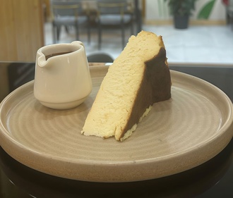 El Yapımı Bask Cheesecake görseli