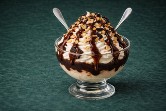 Cikolatalı Sundae görseli