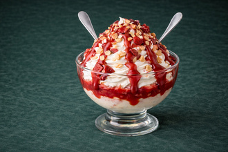 Çilekli Sundae görseli