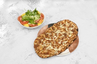 Kaşarlı Lahmacun görseli