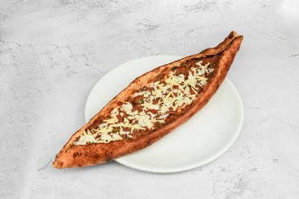 Kuşbaşılı Kaşarlı Pide görseli