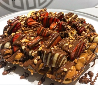 Çilekli & Muzlu Bubble Waffle görseli