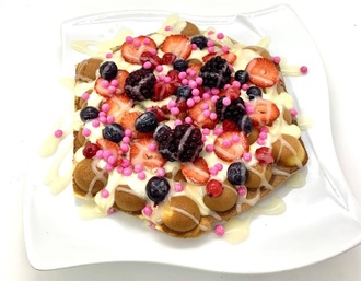 Orman Meyveli Beyaz Çikolatalı Bubble Waffle görseli