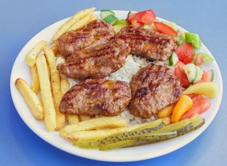 Püre Yatağında Izgara Köfte & Pirinç Pilavı görseli